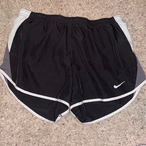 Nike, women’s large, black